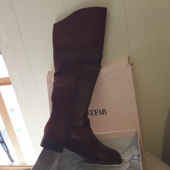 Burgundy flat boots - Picture 4 of 4